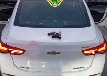 Abordagem de rotina da Polícia Militar termina com arma de fogo apreendida e motorista preso em Guaratuba 
