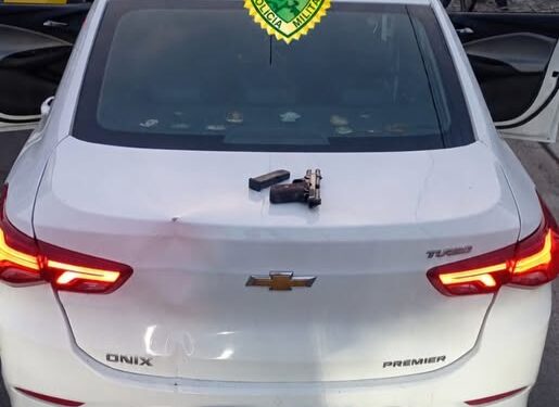 Abordagem de rotina da Polícia Militar termina com arma de fogo apreendida e motorista preso em Guaratuba 