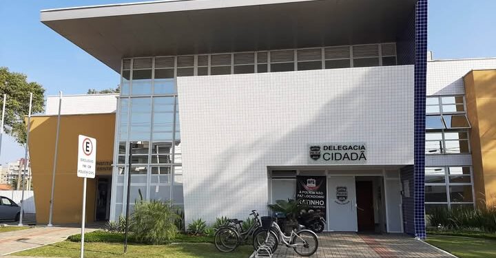 Polícia Civil prende mulher por extorsão com restrição de liberdade contra vítima idosa em Matinhos