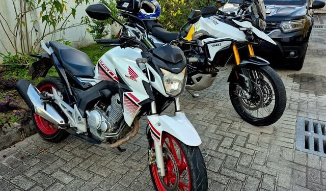 PM recupera motocicleta furtada em Pontal do Paraná; veículo trafegava pela cidade de Paranaguá