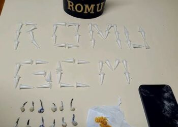 ROMU apreende pedras de crack e pinos com cocaína durante patrulhamento ostensivo no bairro Santa Cecília em Paranaguá