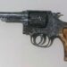 Populares encontram arma de fogo em via pública em Pontal do Paraná