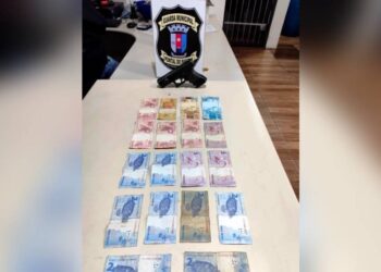GCM apreende droga, dinheiro e simulacro de arma de fogo durante patrulhamento de rotina em Pontal do Paraná