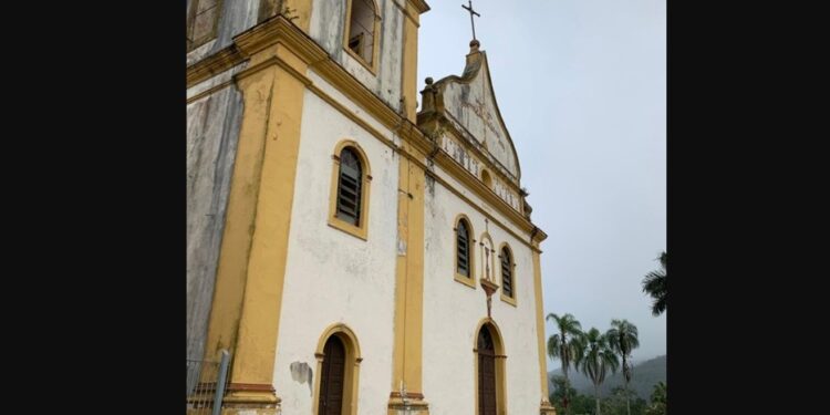 Patrimônio histórico abandonado e obras sem conclusão acumulam cobranças à Prefeitura de Antonina