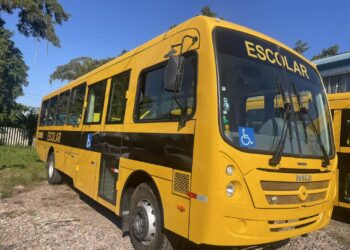 Estudantes de Antonina cobram cumprimento de regras e criação de comissão no transporte universitário