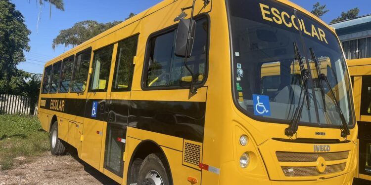 Estudantes de Antonina cobram cumprimento de regras e criação de comissão no transporte universitário