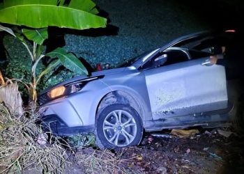 Automóvel é encontrado pela Guarda Municipal parcialmente submerso em canal de Matinhos