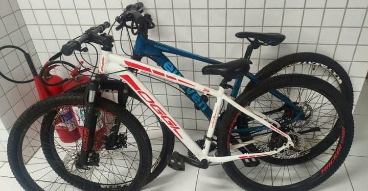 Bicicletas e peças são encontradas pela Polícia Militar em local usado como ponto de venda de drogas em Paranaguá