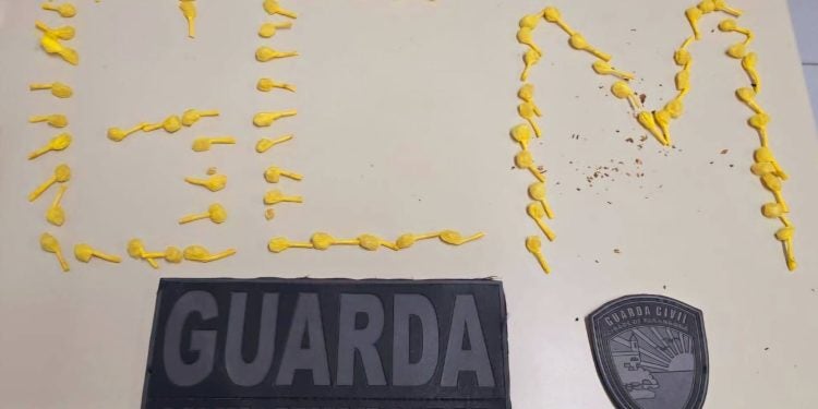 GCM flagra dupla transportando drogas em Paranaguá; entorpecente foi recolhido na Ilha dos Valadares 