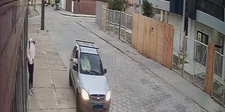 Ação conjunta prende homem que agrediu a companheira na capital e roubou pertences de uma adolescente no litoral