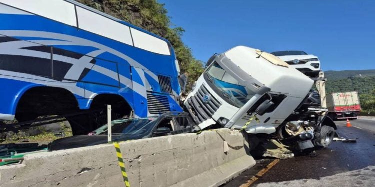 Motorista é preso após PRF encontrar freios adulterados em carreta envolvida em grave acidente com duas mortes na BR-277