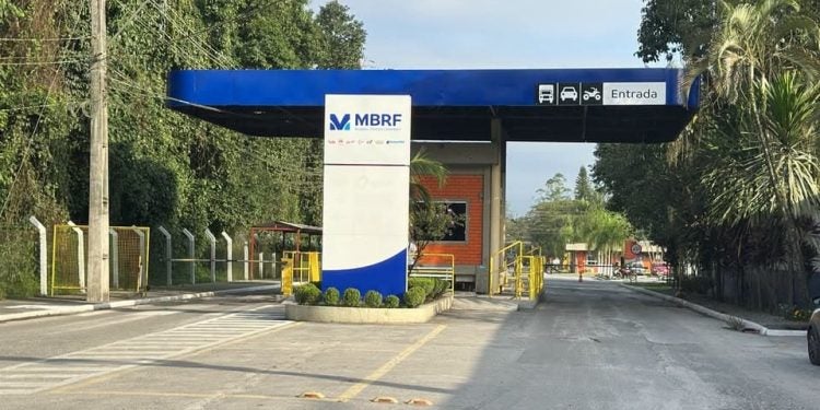 Vazamento de amônia em empresa de Paranaguá deixa cinco pessoas feridas