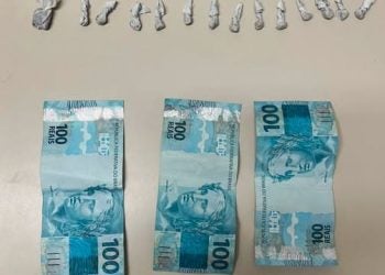 GCM flagra dupla com entorpecentes e dinheiro em trapiche interditado no Centro Histórico de Paranaguá