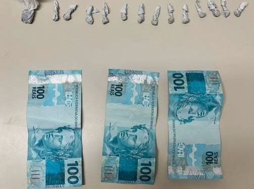 GCM flagra dupla com entorpecentes e dinheiro em trapiche interditado no Centro Histórico de Paranaguá