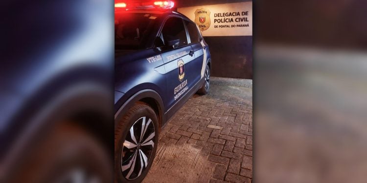 Mulher embriagada que agrediu idosa é presa pela Guarda Civil em Pontal do Paraná; no momento da abordagem ela dirigia um automóvel