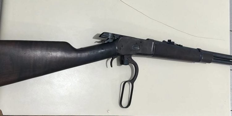 Polícia Civil apreende três armas de fogo em Guaratuba; armamento estava na casa de um homem que ameaçou a ex-companheira e o irmão dela