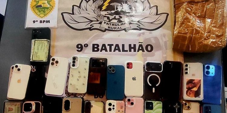 Patrulha Rural encontra bolsa com 23 celulares em Morretes; aparelhos teriam sido furtados em show na cidade de Paranaguá
