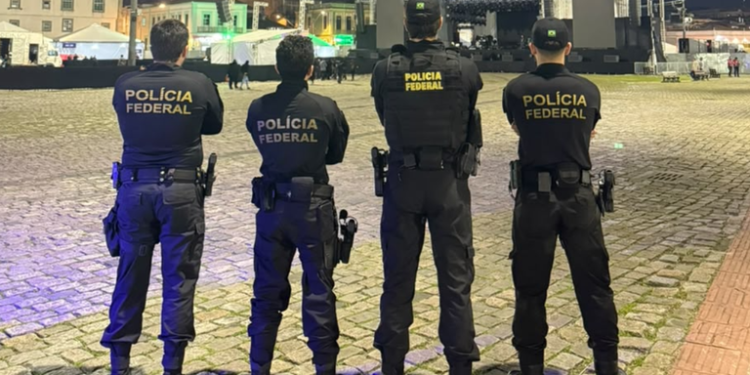 PF fiscaliza atividade de segurança privada de show nacional em Paranaguá