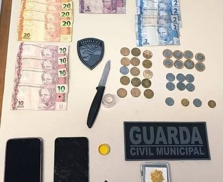 Homem que vendia drogas nas proximidades da rodoviária de Paranaguá é preso pela Guarda Civil Municipal