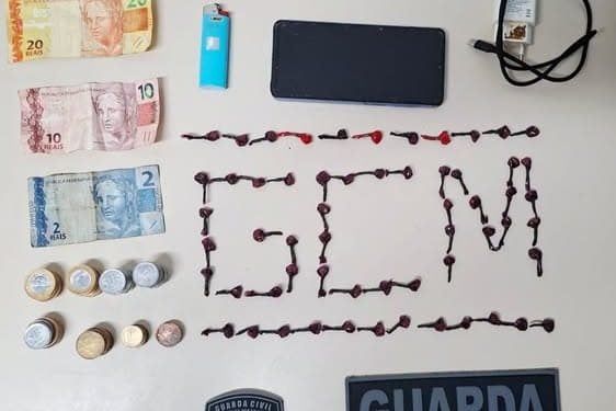 Acusada de envolvimento com o tráfico de droga é presa pela GCM no bairro Dom Pedro II em Paranaguá