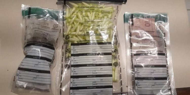 Rapaz que tentava jogar sacola com drogas no mangue é preso pela Polícia Militar em Antonina