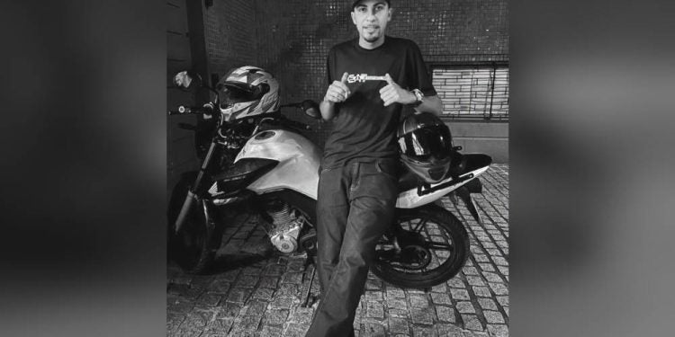 Identificado motoboy que morreu em grave acidente de trânsito na Avenida Ayrton Senna da Silva em Paranaguá