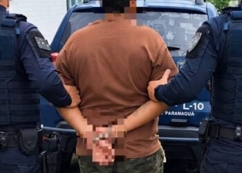 Rapaz que furtou frascos com perfume em loja do centro de Paranaguá é preso pela GCM, no momento da abordagem ele bateu a cabeça em um muro 